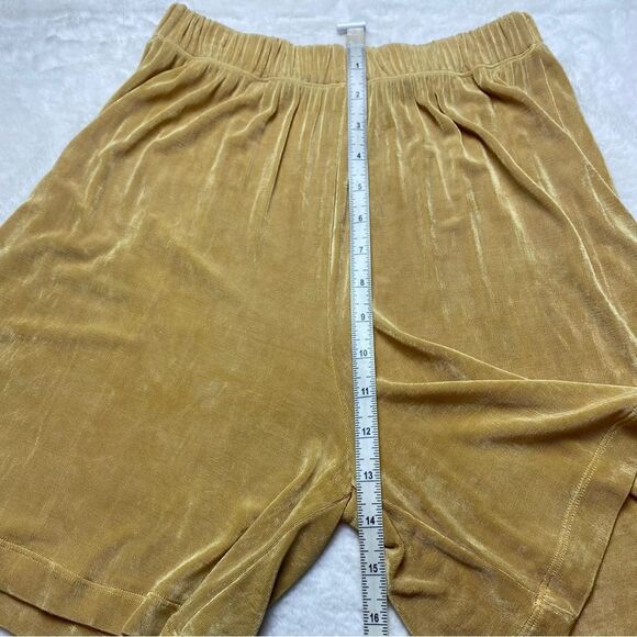 BCBG Paris Knits Vintage Gold Tone Shimmering Pull On Shorts - Picture 7 of 8